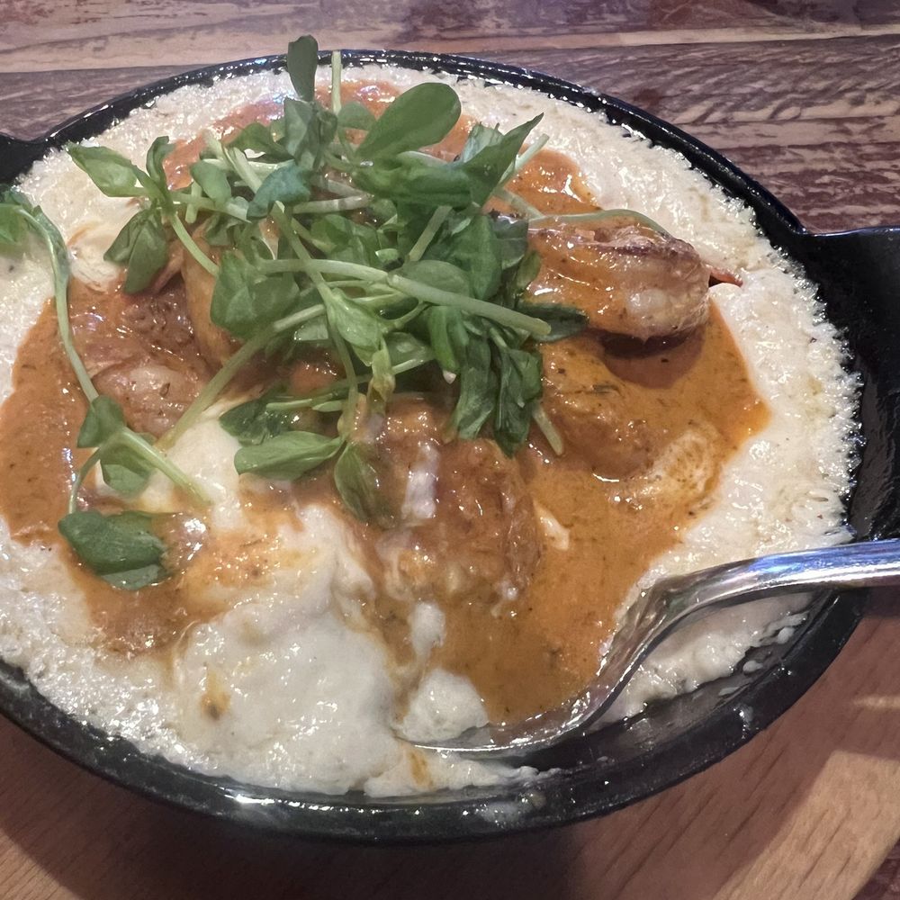 Luella's Southern Kitchen - Shrimp and Grits - Southern Near Me - Chicago, Illinois Luella's Southern Kitchen - Shrimp and Grits - Southern Near Me - Chicago, Illinois