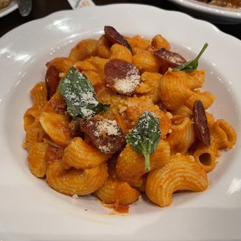 Mad Bene - Rigatoni Arrabbiatta.... pepperoni with chili... awesome mix of flavor - Italian Near Me - Kapolei, Hawaii Mad Bene - Rigatoni Arrabbiatta.... pepperoni with chili... awesome mix of flavor - Italian Near Me - Kapolei, Hawaii