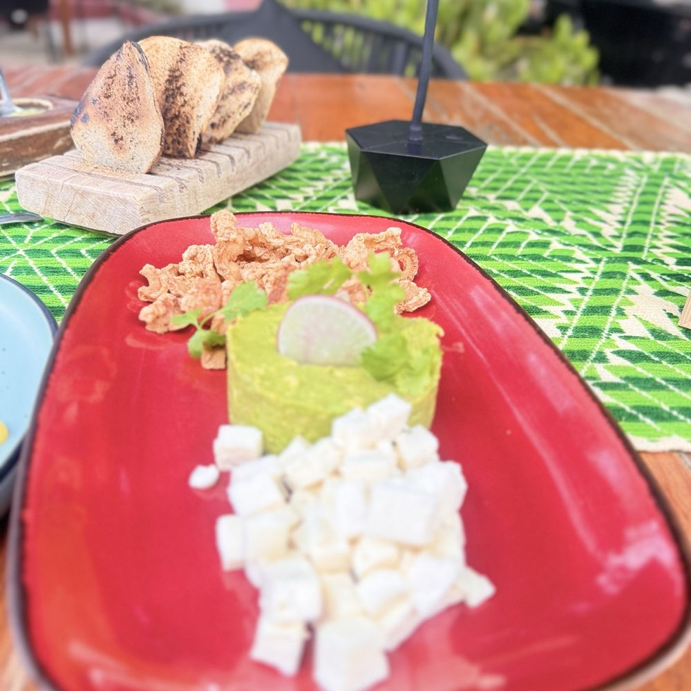 Metate - Guacamole con chicharron - Mexican Near Me - Cabo San Lucas, BCS Metate - Guacamole con chicharron - Mexican Near Me - Cabo San Lucas, BCS