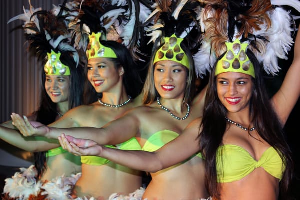 Hawaii Alive Luau Show by null