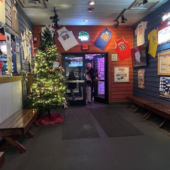 Bubba's 33 - Pizza Near Me - Parlin, New Jersey