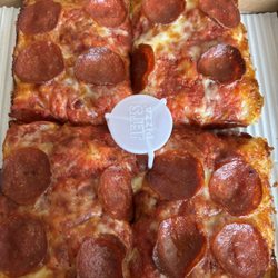 Jet's Pizza - Four 4 Corner Pizza®