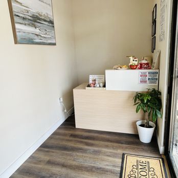 Wave Massage - Front desk - Massage Near Me - Los Angeles, California Wave Massage - Front desk - Massage Near Me - Los Angeles, California