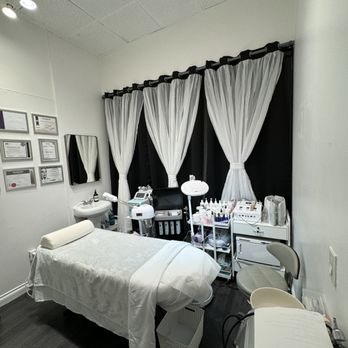 Escape Reality Skin Lounge - Skin Care Near Me - Los Angeles, California Escape Reality Skin Lounge - Skin Care Near Me - Los Angeles, California
