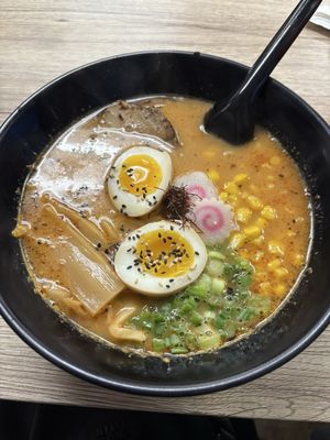 Hawaii Ramen Noodle & Poke Bowl by null