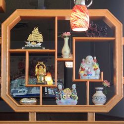 Chen's Happy Garden - Fun decor...