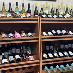 RJs Liquor - Domestic wine