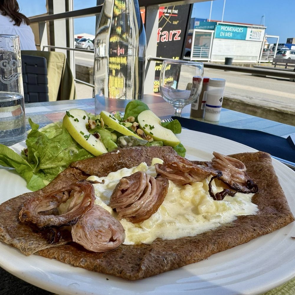 Latitude Crêpe - Sausage and cheese crepe - Creperies Near Me - Brest, 29 Latitude Crêpe - Sausage and cheese crepe - Creperies Near Me - Brest, 29