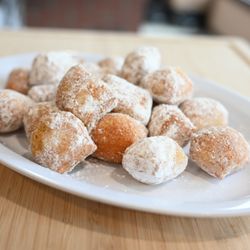 Mama's Roxbury - Zeppoli bites