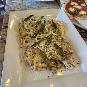 Gallo Nero - Chicken asparagus Alfredo - Italian Near Me - Peabody, Massachusetts