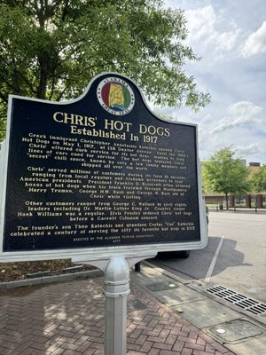 Chris' Famous Hotdogs by null