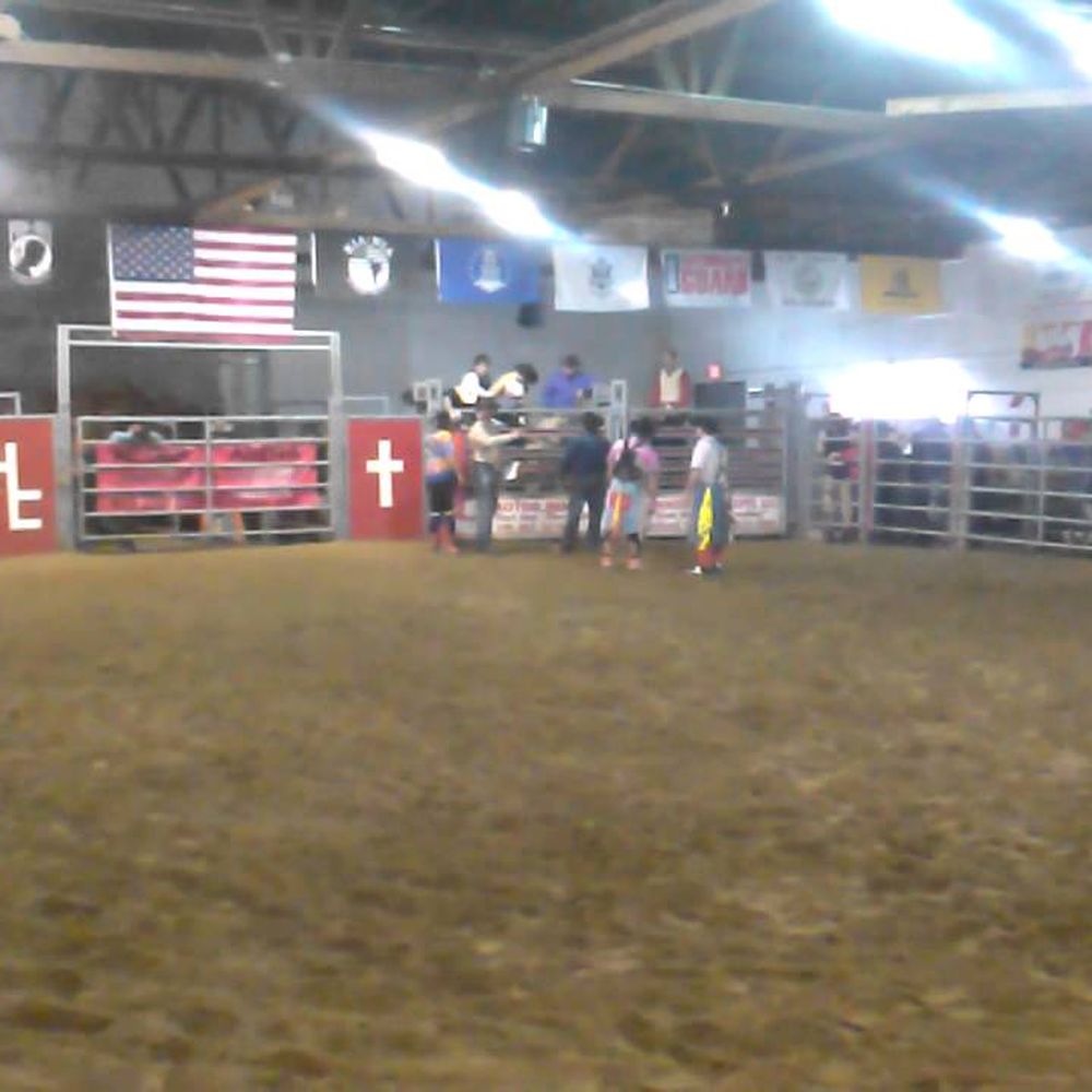 Hat Creek Arena - It is people getting the bull ready. - Van Wert, Ohio