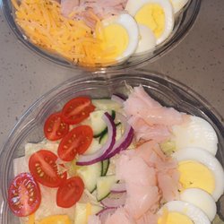 Linda's Cupcake Cafe - Garden salad w/Turkey