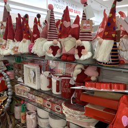 HomeGoods - 12/11/22 Gnomes!! Hey wait a sec! Is that a preview for Valentines Day!!?? C' mon!!