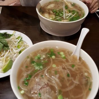 Pho Che - Steak and brisket, dumpling pho, plate of bean sprouts, lime wedges, and jalapeno slices - Vietnamese Near Me - Flushing, New York