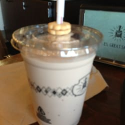 Mmmmm, milkshake. Dig the cute cookies around the straw.
