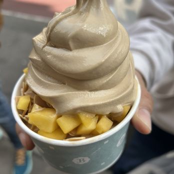 Butterfield Market - Coffee flavor with mango and sliced almonds - Fruits & Veggies Near Me - New York, New York