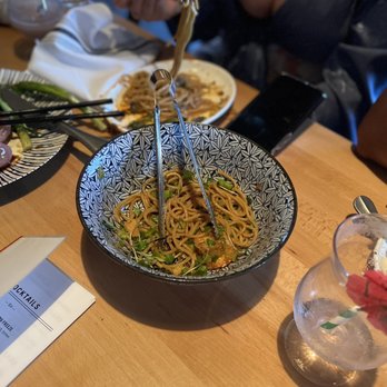 Mott St - Everything Garlic Shrimp & Noodles* - Asian Fusion Near Me - Chicago, Illinois