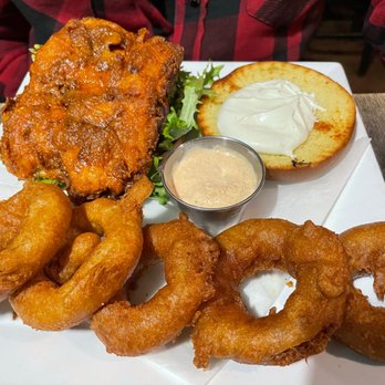 Castaways Gastropub - Buffalo chicken sandwich with onion rings - Gastropubs Near Me - Jensen Beach, Florida