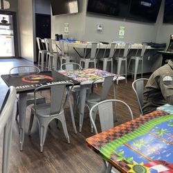 The Lucky Shot Bar And Arcade - Indoor seating