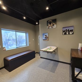 Plateau Veterinary Hospital - Exam Room - Veterinarians Near Me - Bend, Oregon Plateau Veterinary Hospital - Exam Room - Veterinarians Near Me - Bend, Oregon