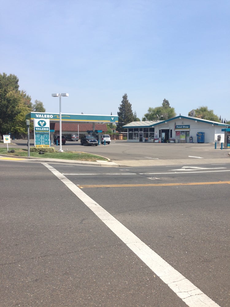 Coloma Gas & Food Logo