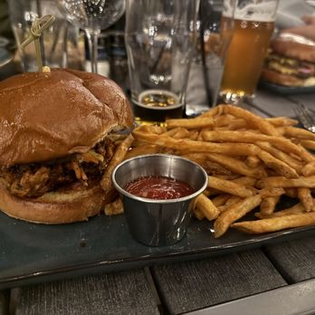 Southern Social - Chicken Sandwich - Southern Near Me - Eagan, Minnesota Southern Social - Chicken Sandwich - Southern Near Me - Eagan, Minnesota