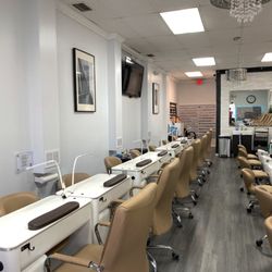 D Diamond Nails - Salon