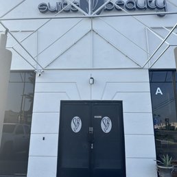 This is the main entrance! This is the main entrance!