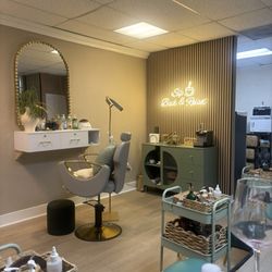 Sip and Polish Nail Bar