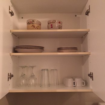Hotel Le Roberval - Guests are responsible for washing dishes & maintaining clean kitchen area. - Hotels Near Me - Montreal, Quebec