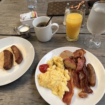 DoubleTree by Hilton Hotel Albuquerque - breakfast buffet ($16/person) - Hotels Near Me - Albuquerque, New Mexico