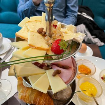 Café Gloria - Schön war auch die Anrichteweise - Cafes Near Me - Leipzig, SN