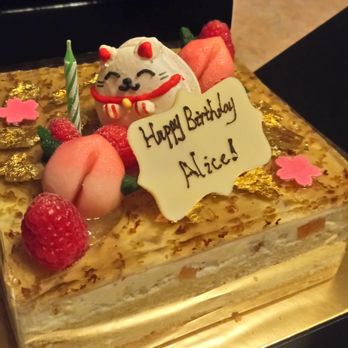 Daan Go Cake Lab - Peach Garden Cake - Desserts Near Me - Toronto, Ontario