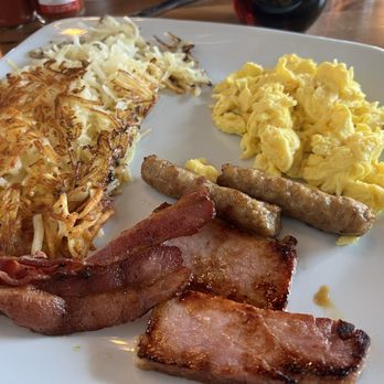 Tradewinds Cafe & Bar - Breakfast & Brunch Near Me - Oxnard, California