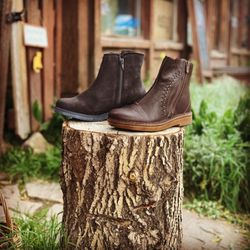 Paradox Footwear