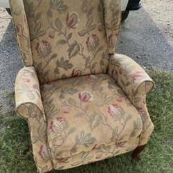 Mito's Upholstery Shop - The "before " shot of the tired and worn out chair.