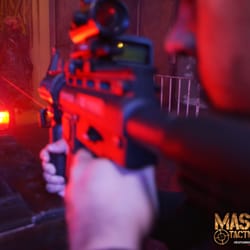 iCombat Montgomery - Super realistic weapons complete with Lasers and Scopes make playing iCombat Montgomery unlike anything else!