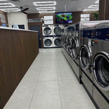 Laundry King - All the machines are new and the place is very clean. - Laundromat Near Me - Los Angeles, California