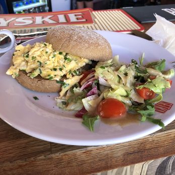 Bar Polski Setka - Scrambled eggs with bits of bacon and green onion, on a super soft whole grain bun with a side salad and honey mustard dressing. - Bars Near Me - Wrocław, DS