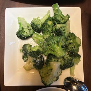 Toku Modern Asian - Garlic Broccoli - Asian Fusion Near Me - Aventura, Florida Toku Modern Asian - Garlic Broccoli - Asian Fusion Near Me - Aventura, Florida