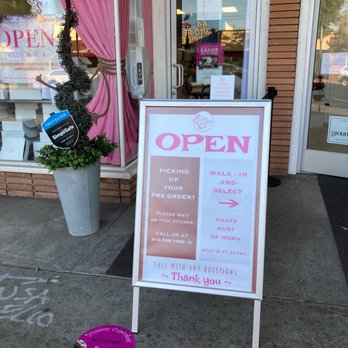 Yummy Cupcakes - a sign in front of a store - Desserts Near Me - Burbank, California Yummy Cupcakes - a sign in front of a store - Desserts Near Me - Burbank, California