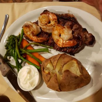 Buckley's Inn Between - Steakhouses Near Me - Hampton Bays, New York