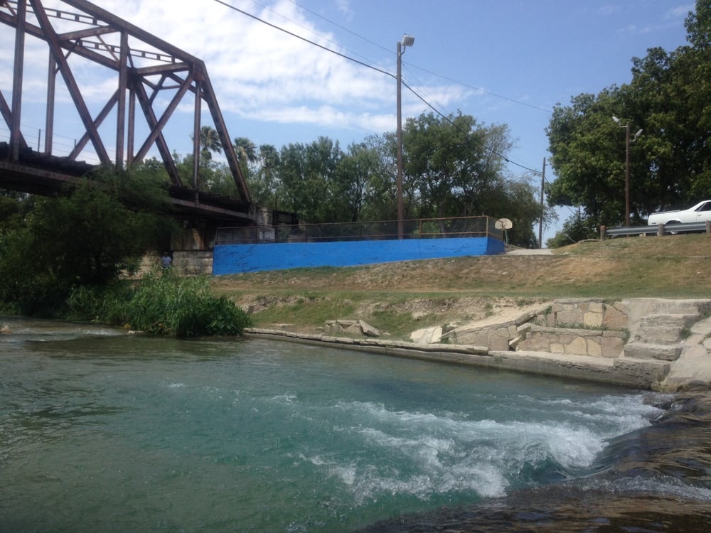 MOORE PARK Updated October 2024 401 Ave 2, Del Rio, Texas Parks