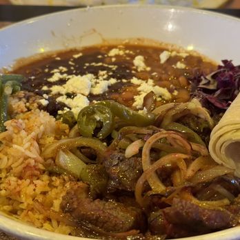 Todo Un Poco - Steak Fajitas that rises above the usual TexMex version found elsewhere. - Pizza Near Me - Elk Grove, California Todo Un Poco - Steak Fajitas that rises above the usual TexMex version found elsewhere. - Pizza Near Me - Elk Grove, California