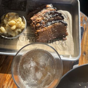 Whiskey 'N Rye Smokehouse - Brisket with Macaroni and cheese - Barbeque Near Me - Solvang, California Whiskey 'N Rye Smokehouse - Brisket with Macaroni and cheese - Barbeque Near Me - Solvang, California
