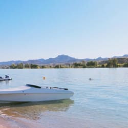 Rio Del Colorado - Boat Parked on Camp Beach
www.closet-creep.com/2015/04/river-weekend-in-parker-az.html