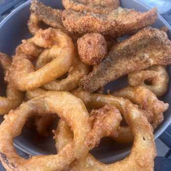 Bridgewater Bank Tavern - Fried perch dinner with onion rings - Burgers Near Me - Saline, Michigan Bridgewater Bank Tavern - Fried perch dinner with onion rings - Burgers Near Me - Saline, Michigan