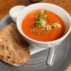 The Kings Head - Tomato and red pepper soup