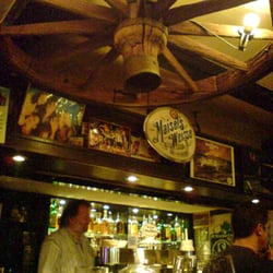 Gasthaus Plettenberg - Das Wagenrad über der Theke